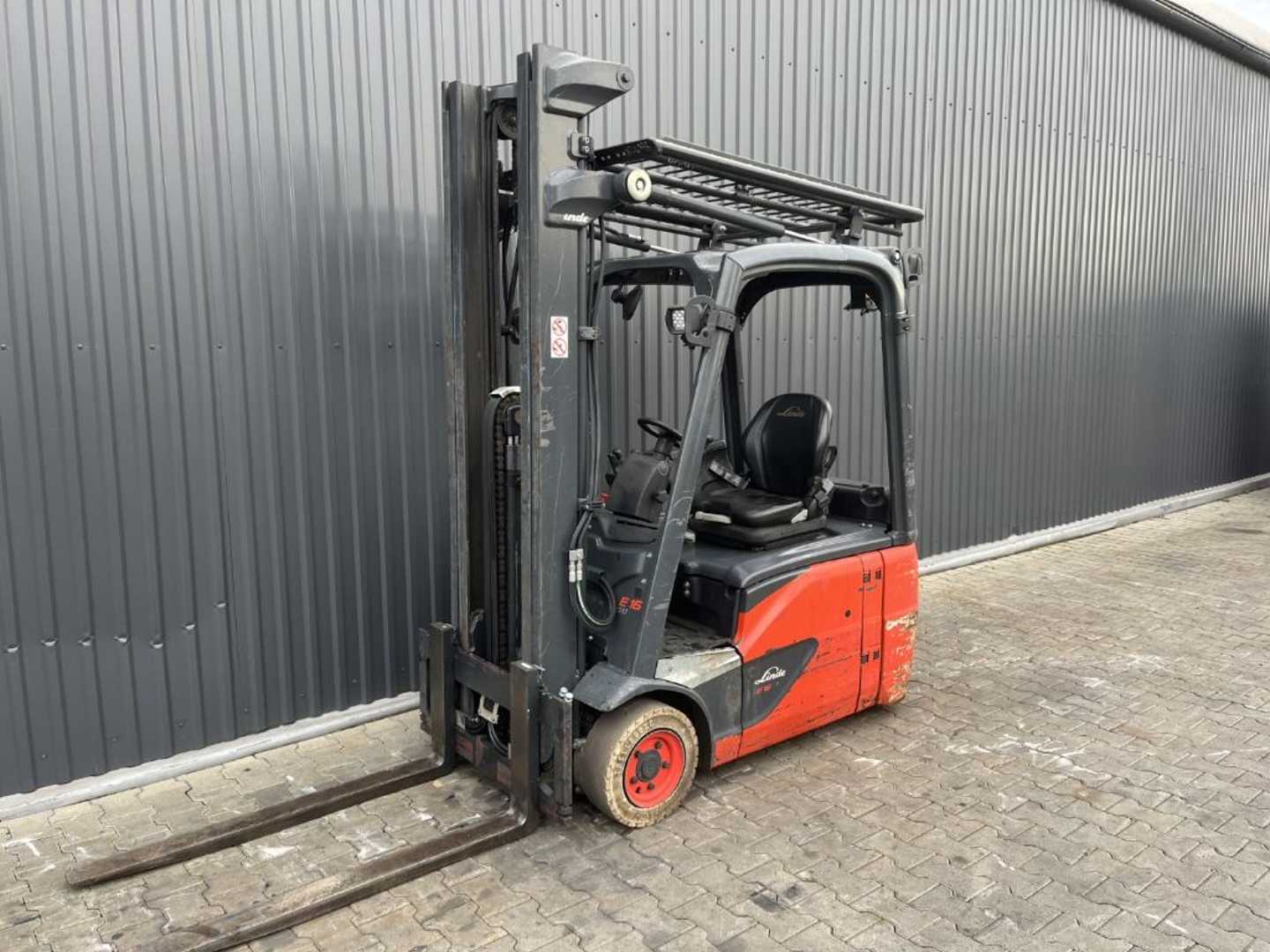 Használt targonca LINDE E16-02 ELEKTRO DREIRADFRONTSTAPLER (13068802)