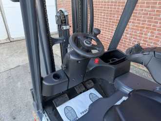 Használt targonca LINDE E16-02 ELEKTRO DREIRADFRONTSTAPLER (13069820)