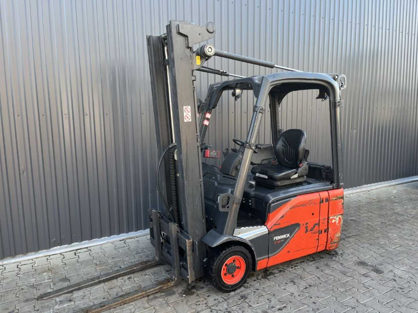 Használt targonca LINDE E16-02 ELEKTRO DREIRADFRONTSTAPLER (13073454)