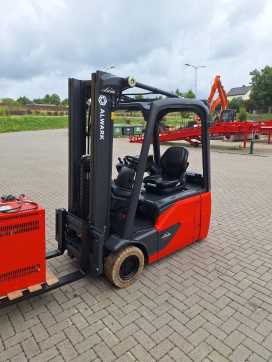 Használt targonca LINDE E16 ELEKTRO DREIRADFRONTSTAPLER (12998292) backdrop