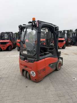Használt targonca LINDE E16C-02 ELEKTRO DREIRADFRONTSTAPLER (13073244)