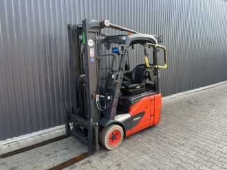 Használt targonca LINDE E16C-02 ELEKTRO DREIRADFRONTSTAPLER (13074890) backdrop