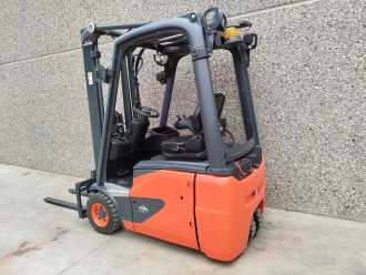 Használt targonca LINDE E16C-02 EVO ELEKTRO DREIRADFRONTSTAPLER (13045548)