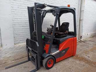 Használt targonca LINDE E16H-02 EVO ELEKTRO DREIRADFRONTSTAPLER (13075190) backdrop