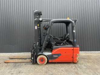 Használt targonca LINDE E16L-02 ELEKTRO DREIRADFRONTSTAPLER (13073442)