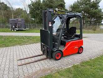 Használt targonca LINDE E16P-01 ELEKTRO VIERRADFRONTSTAPLER (13069920) backdrop