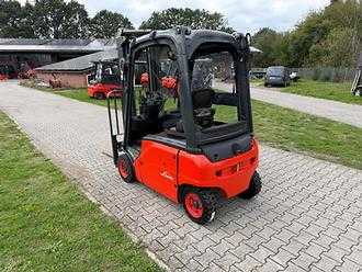 Használt targonca LINDE E16P-01 ELEKTRO VIERRADFRONTSTAPLER (13069920)