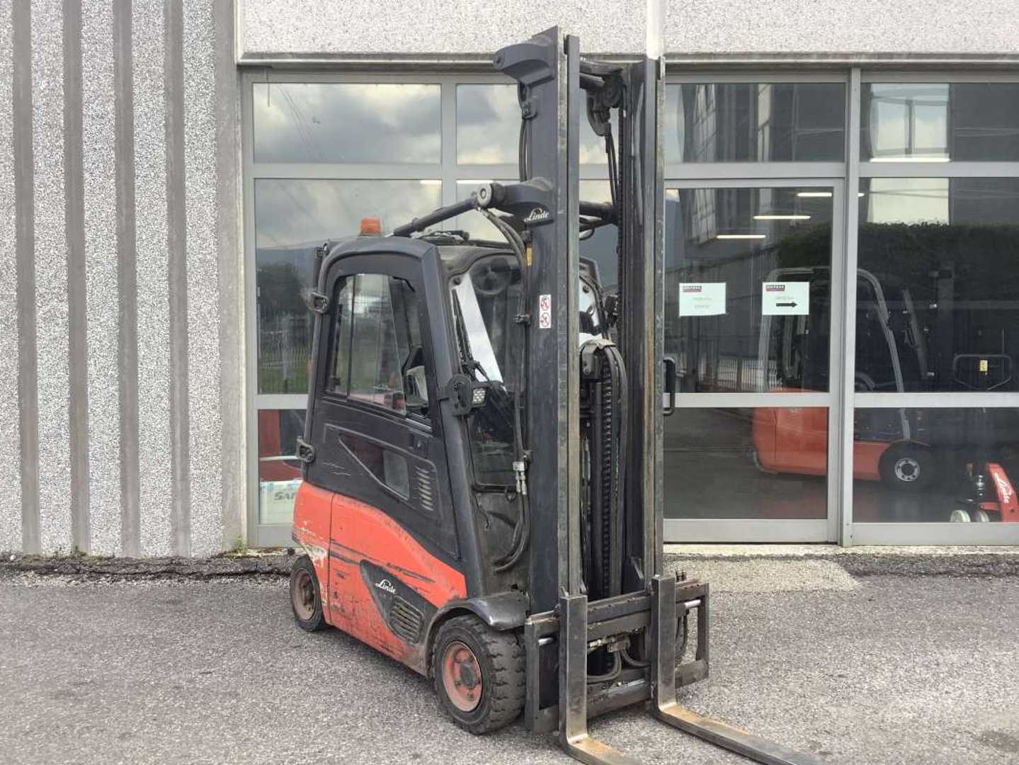 Használt targonca LINDE E16P-02 ELEKTRO VIERRADFRONTSTAPLER (13053614)