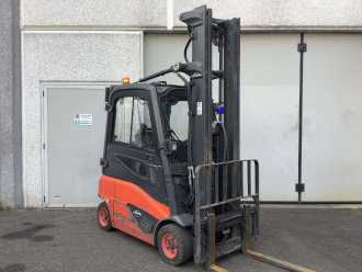 Használt targonca LINDE E16P-02 ELEKTRO VIERRADFRONTSTAPLER (13053616) backdrop