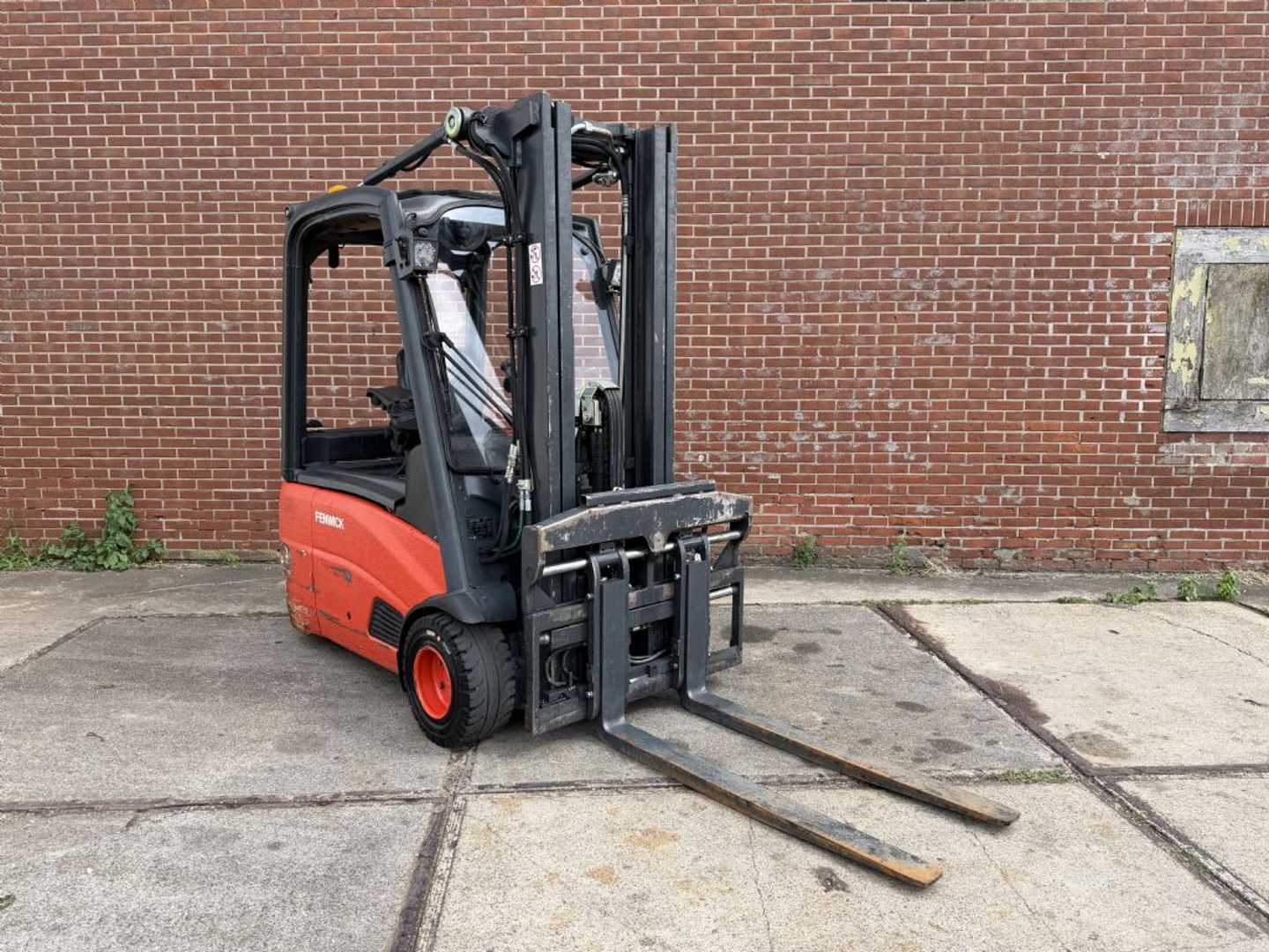 Használt targonca LINDE E18-01 ELEKTRO DREIRADFRONTSTAPLER (13058721)