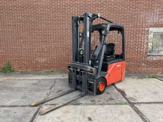 Használt targonca LINDE E18-01 ELEKTRO DREIRADFRONTSTAPLER (13058721)