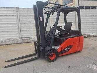 Használt targonca LINDE E20 ELEKTRO DREIRADFRONTSTAPLER (13058773) backdrop