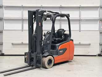 Használt targonca LINDE E20L-02 ELEKTRO DREIRADFRONTSTAPLER (13071530) backdrop