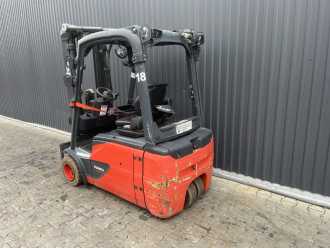 Használt targonca LINDE E20L-02 ELEKTRO DREIRADFRONTSTAPLER (13074866)