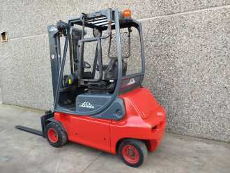 Használt targonca LINDE E20P ELEKTRO VIERRADFRONTSTAPLER (13040178)