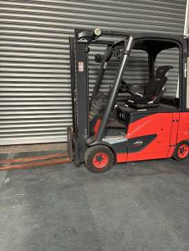 Használt targonca LINDE E20PHL ELEKTRO VIERRADFRONTSTAPLER (13065276) backdrop