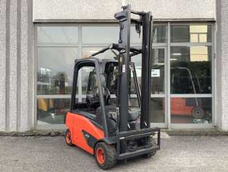 Használt targonca LINDE E20PL-02 ELEKTRO VIERRADFRONTSTAPLER (13001849) backdrop
