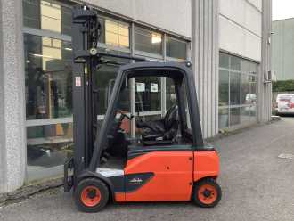 Használt targonca LINDE E20PL-02 ELEKTRO VIERRADFRONTSTAPLER (13001849)