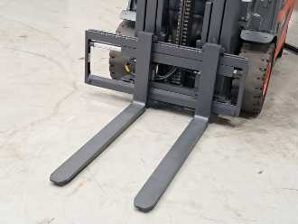 Használt targonca LINDE E25-01 ELEKTRO VIERRADFRONTSTAPLER (13038084)
