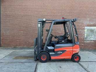 Használt targonca LINDE E25-01 ELEKTRO VIERRADFRONTSTAPLER (13072165)