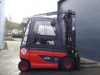 Használt targonca LINDE E25-01 ELEKTRO VIERRADFRONTSTAPLER (13075325)