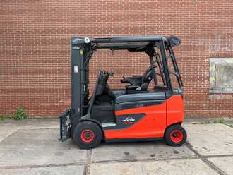 Használt targonca LINDE E25FCFC-01/600 ELEKTRO VIERRADFRONTSTAPLER (13059460)