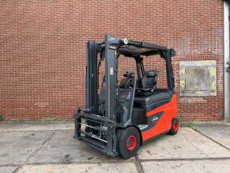 Használt targonca LINDE E25FCFC-01/600 ELEKTRO VIERRADFRONTSTAPLER (13059460)