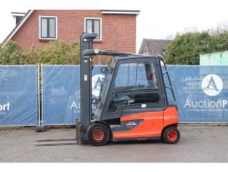 Használt targonca LINDE E25L-01 ELEKTRO VIERRADFRONTSTAPLER (13041272) backdrop