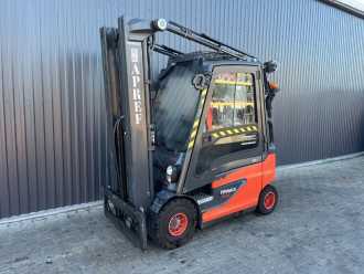 Használt targonca LINDE E25L-01 ELEKTRO VIERRADFRONTSTAPLER (13061052) backdrop