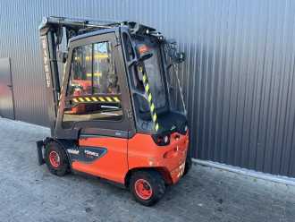 Használt targonca LINDE E25L-01 ELEKTRO VIERRADFRONTSTAPLER (13061052)