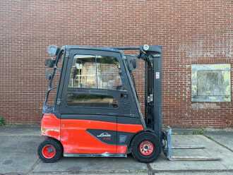 Használt targonca LINDE E25L-01 ELEKTRO VIERRADFRONTSTAPLER (13070513)