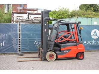 Használt targonca LINDE E30-01 ELEKTRO VIERRADFRONTSTAPLER (13041375) backdrop
