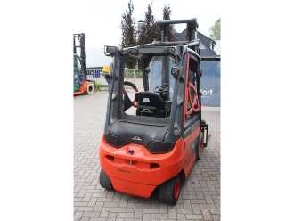 Használt targonca LINDE E30-01 ELEKTRO VIERRADFRONTSTAPLER (13041375)
