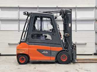 Használt targonca LINDE E30-01 ELEKTRO VIERRADFRONTSTAPLER (13073358)