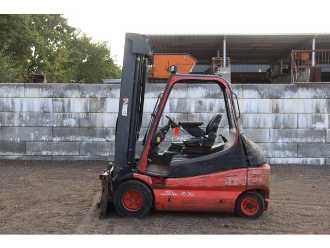 Használt targonca LINDE E30-02 ELEKTRO VIERRADFRONTSTAPLER (13041186)