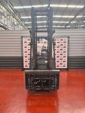 Használt targonca LINDE E30/600 H ELEKTRO VIERRADFRONTSTAPLER (13024189)