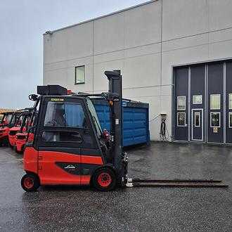 Használt targonca LINDE E30-600HL ELEKTRO VIERRADFRONTSTAPLER (13074609)
