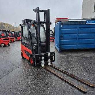 Használt targonca LINDE E30-600HL ELEKTRO VIERRADFRONTSTAPLER (13074609)