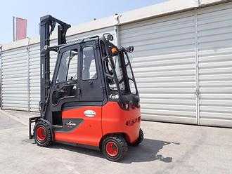 Használt targonca LINDE E30 ELEKTRO VIERRADFRONTSTAPLER (12965200)
