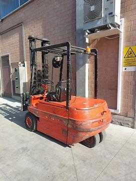 Használt targonca LINDE E30F ELEKTRO DREIRADFRONTSTAPLER (12867821)