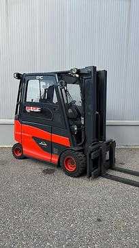 Használt targonca LINDE E30HL-01/600 ELEKTRO VIERRADFRONTSTAPLER (13006166)