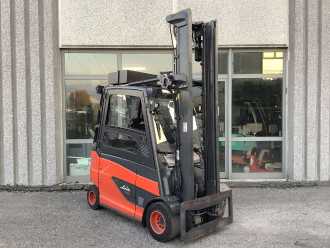 Használt targonca LINDE E30HL-01/600 ELEKTRO VIERRADFRONTSTAPLER (13076934) backdrop
