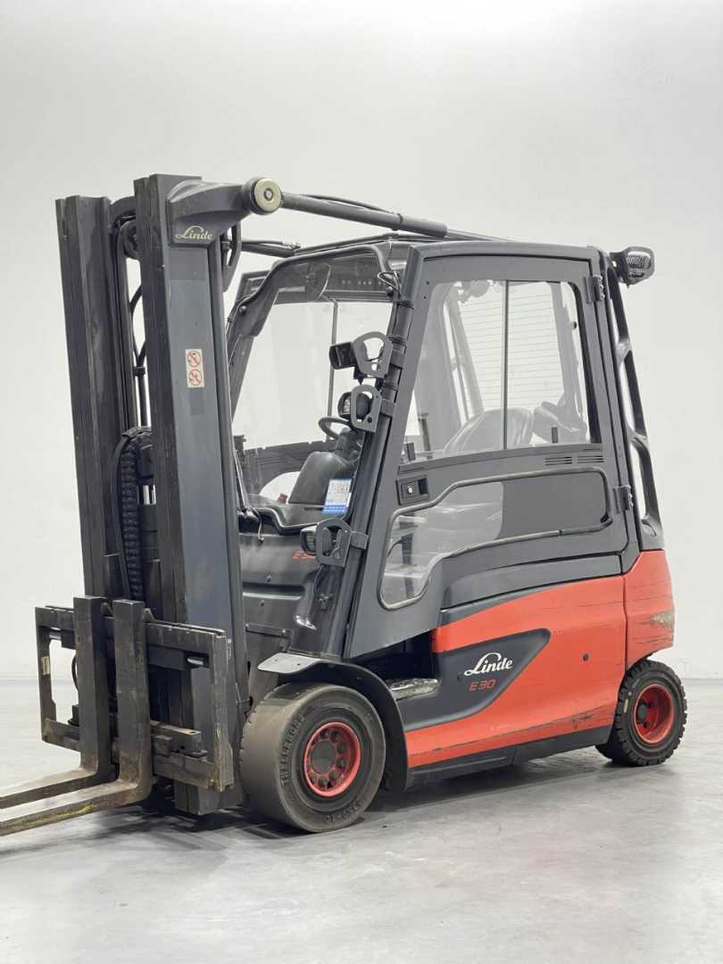 Használt targonca LINDE E30L-01-387 ELEKTRO VIERRADFRONTSTAPLER (13069051)