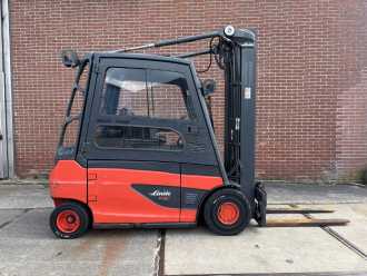 Használt targonca LINDE E30L-01 ELEKTRO VIERRADFRONTSTAPLER (13014024)