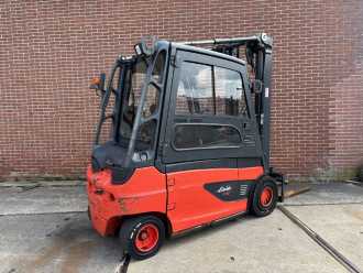 Használt targonca LINDE E30L-01 ELEKTRO VIERRADFRONTSTAPLER (13014024)