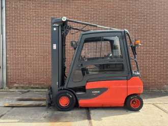 Használt targonca LINDE E30L-01 ELEKTRO VIERRADFRONTSTAPLER (13014024)