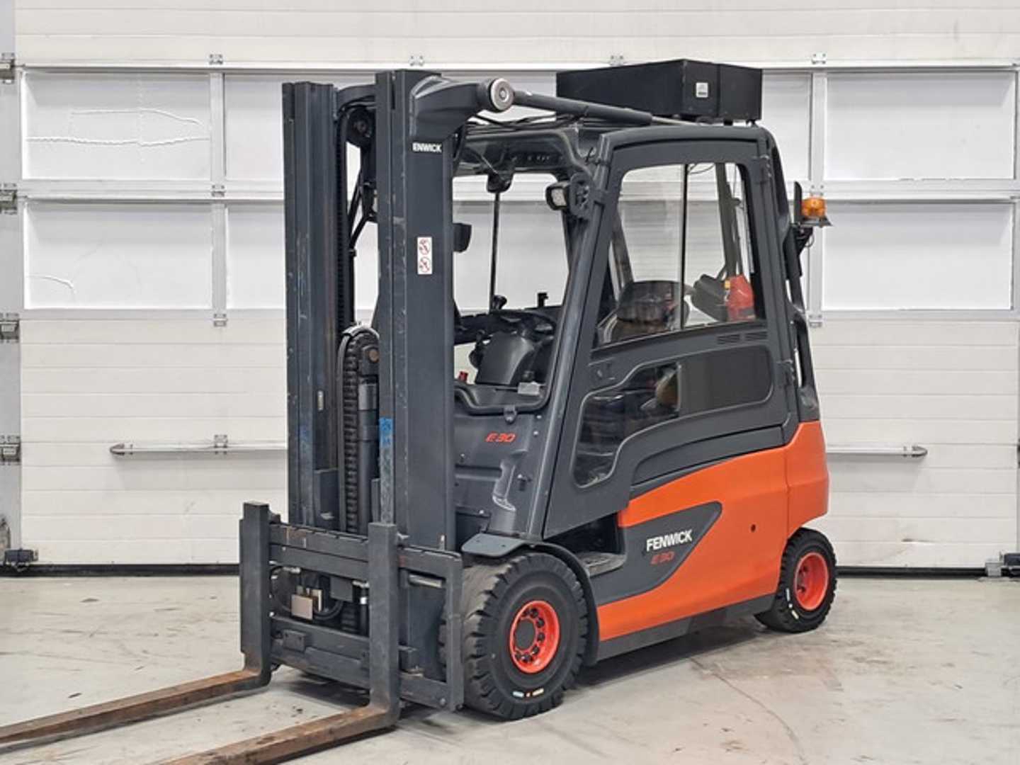Használt targonca LINDE E30L-01 ELEKTRO VIERRADFRONTSTAPLER (13058577)