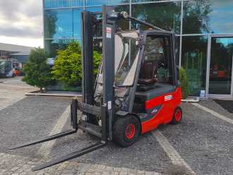 Használt targonca LINDE E30L-01 ELEKTRO VIERRADFRONTSTAPLER (13073022) backdrop