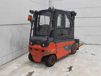 Használt targonca LINDE E30L ELEKTRO VIERRADFRONTSTAPLER (13034412)