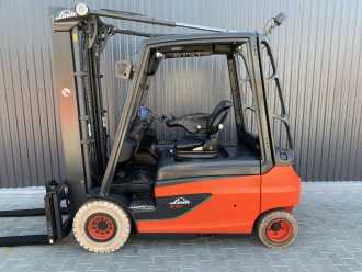 Használt targonca LINDE E30L ELEKTRO VIERRADFRONTSTAPLER (13068466)
